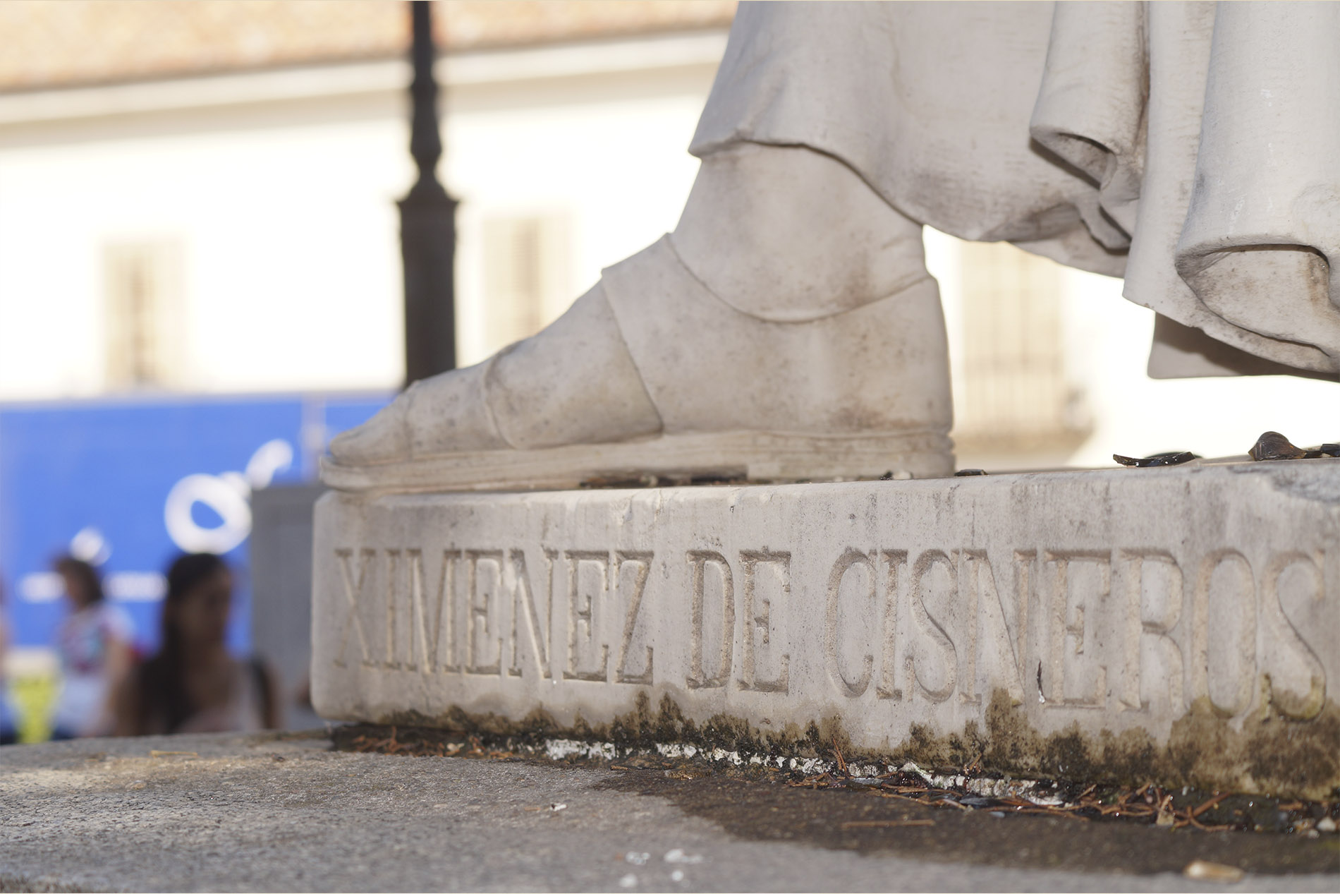 Detalle estatua Cisneros