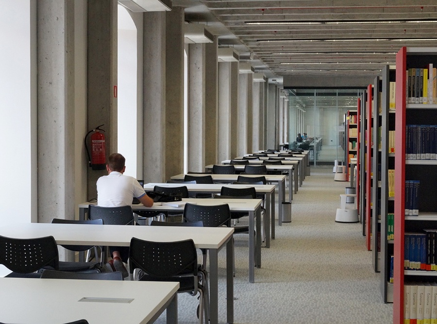 Biblioteca UAH - Estudios Propios 